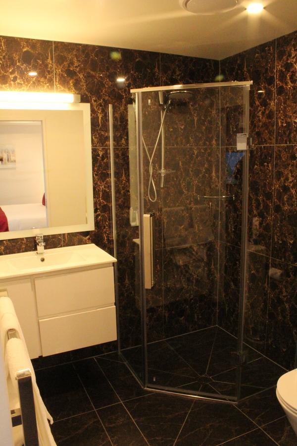 Bealey Plaza Motel Christchurch Esterno foto A shower enclosure
