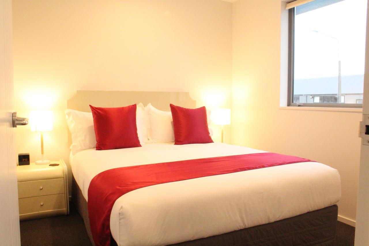 Bealey Plaza Motel Christchurch Esterno foto A bed with a bed runner