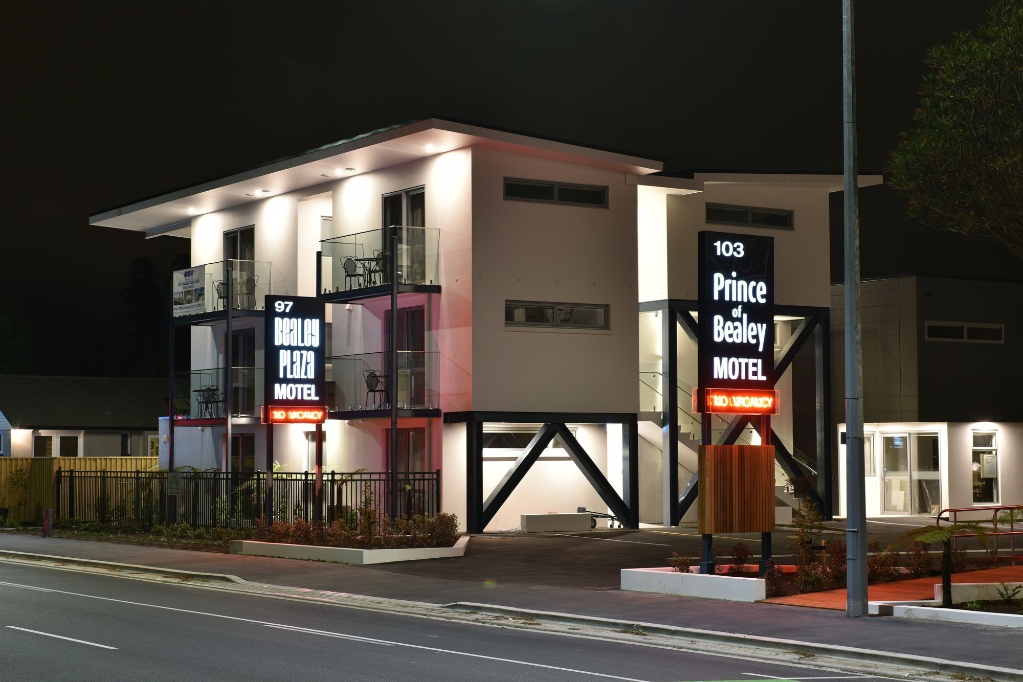 Bealey Plaza Motel Christchurch Esterno foto The motel at night
