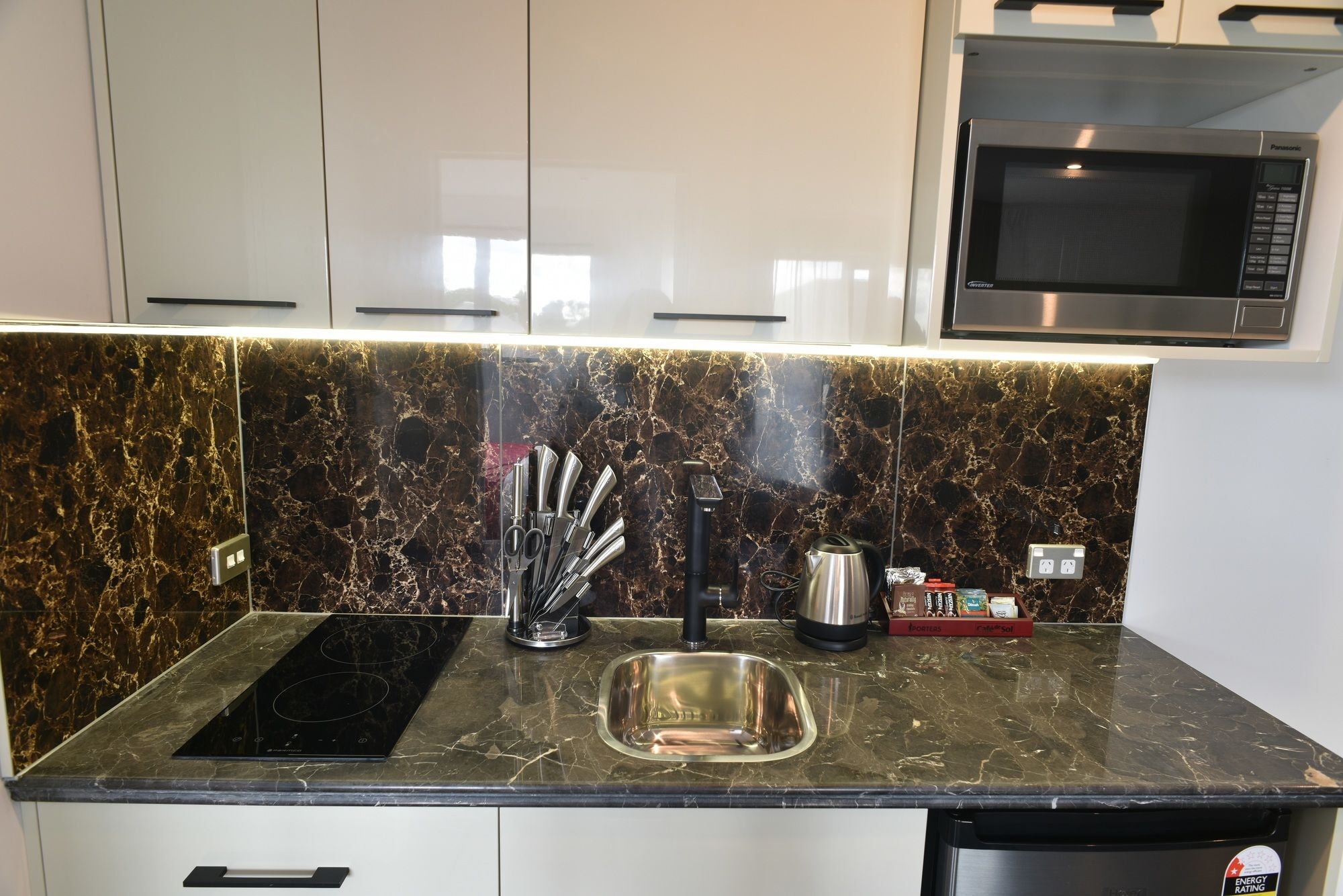 Bealey Plaza Motel Christchurch Esterno foto A kitchen in a serviced apartment