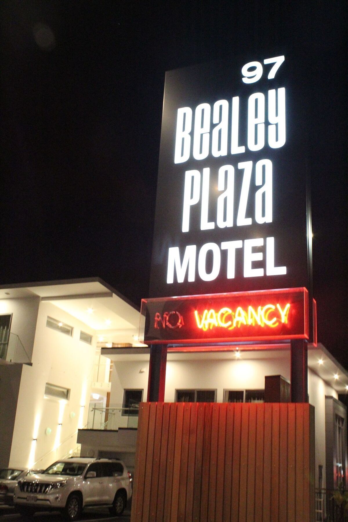 Bealey Plaza Motel Christchurch Esterno foto The sign at the front of the motel