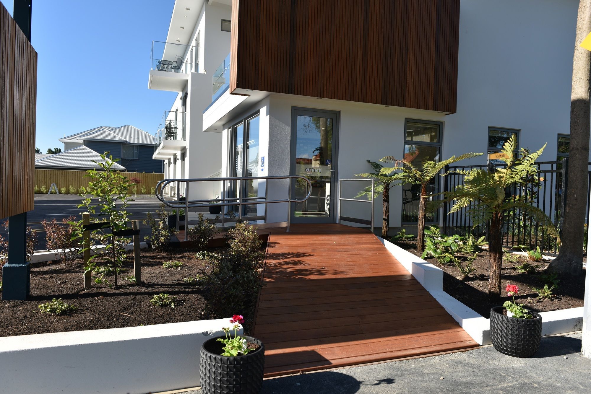 Bealey Plaza Motel Christchurch Esterno foto A modern house in the suburb of St Johns